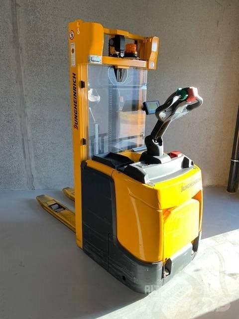 Jungheinrich ERC212 Transpaleta manuala