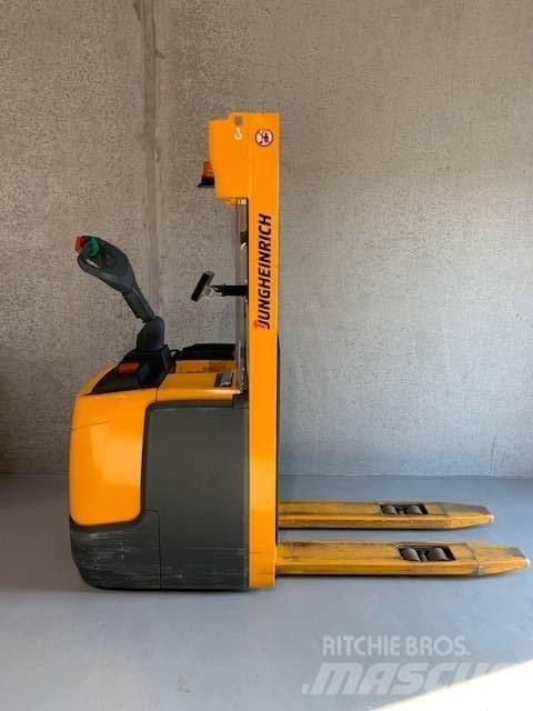 Jungheinrich ERC212 Transpaleta manuala