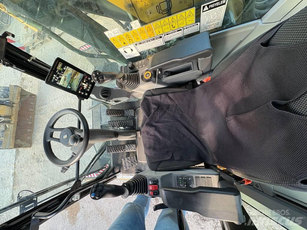 CAT M 318 Excavatoare cu roti