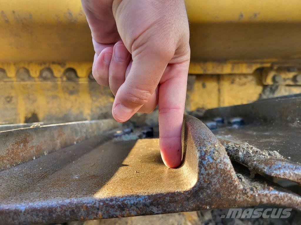 Komatsu D61PXi-24 Buldozere pe senile
