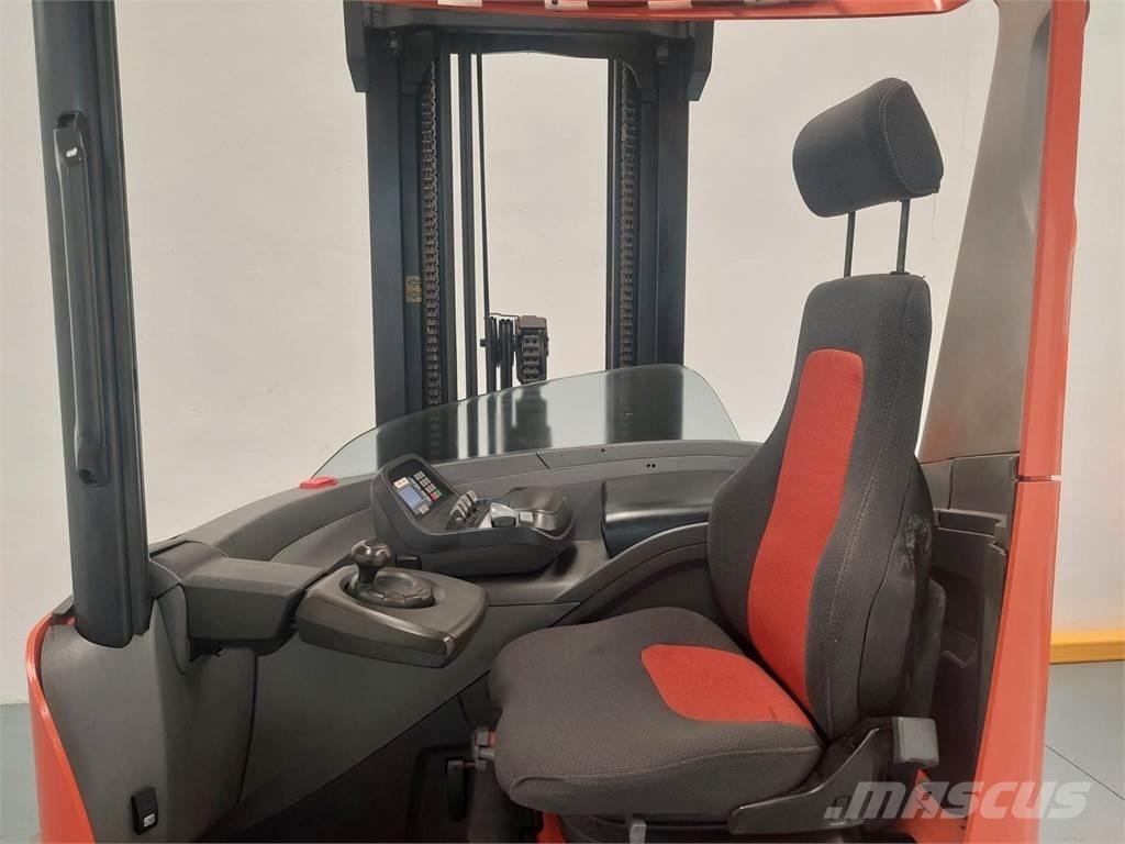 BT RRE 140 H Stivuitor cu catarg retractabil