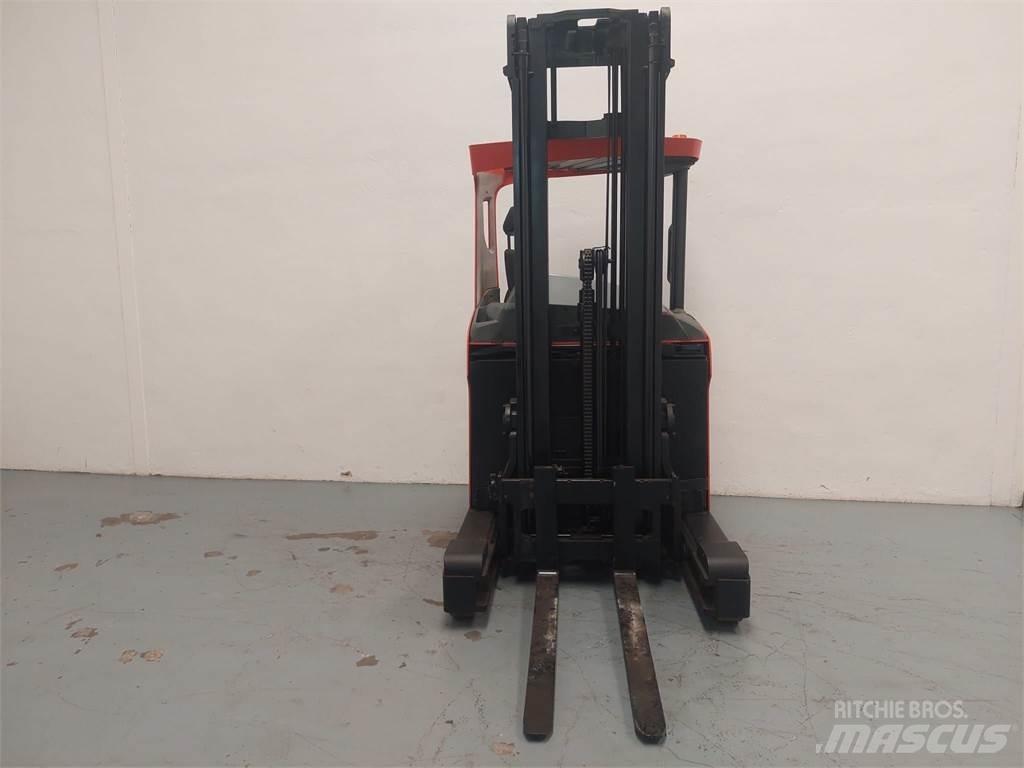 BT RRE 140 H Stivuitor cu catarg retractabil