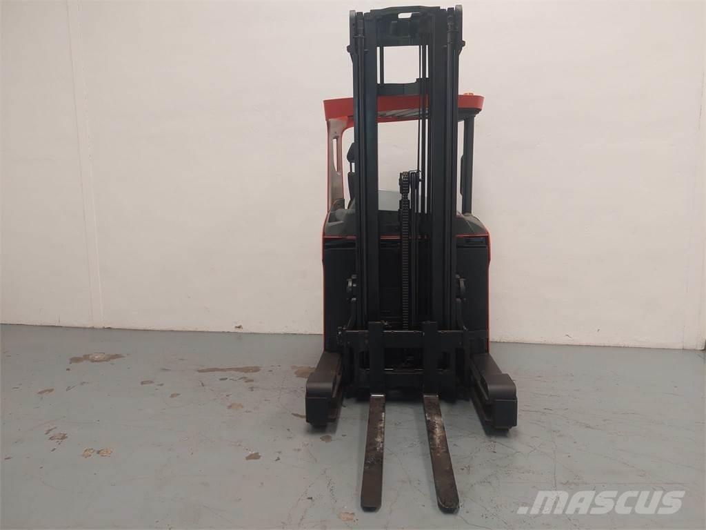 BT RRE 140 H Stivuitor cu catarg retractabil