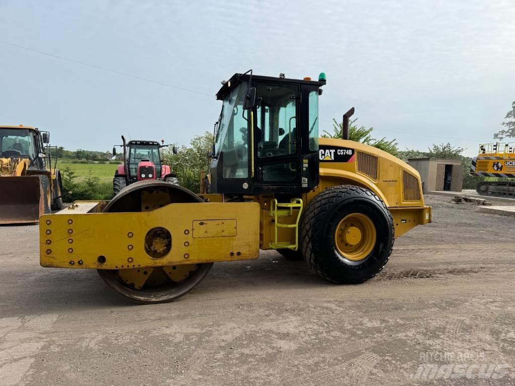 CAT CS 74 B Compactoare monocilindrice