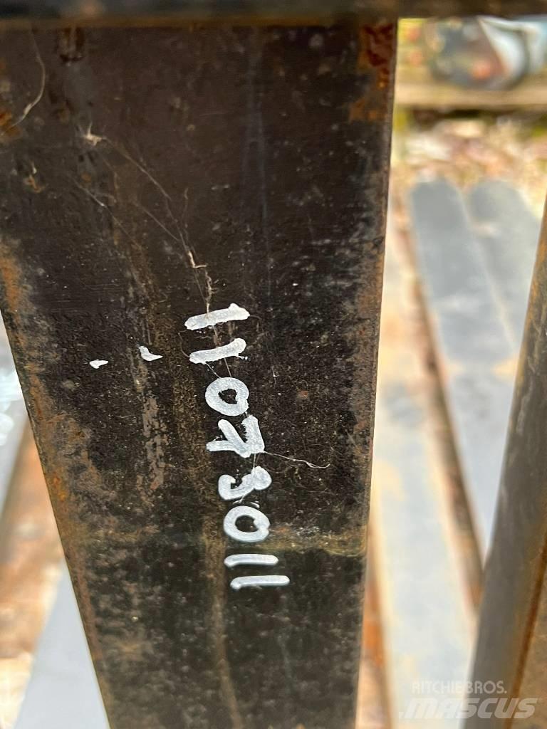 JCB Forks Pin & Cone Alte masini si accesorii pentru încarcat si sapaturi