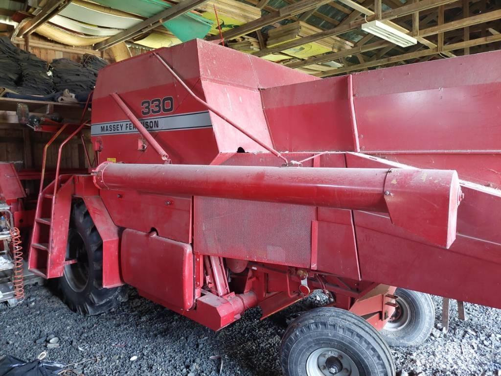 Massey Ferguson 330 Combine de secerat