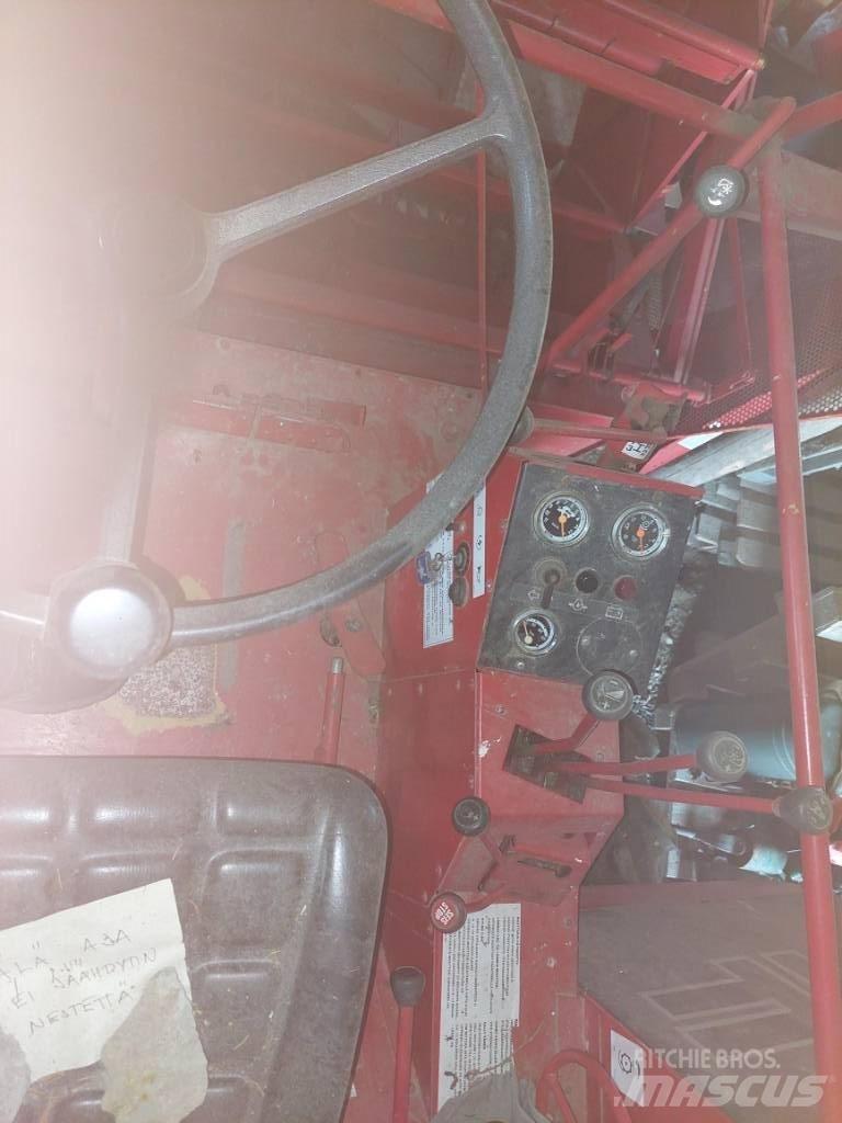 Massey Ferguson 330 Combine de secerat