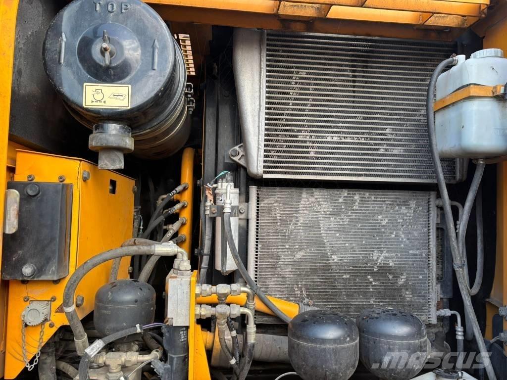 Hyundai 140W-7A Excavatoare cu roti