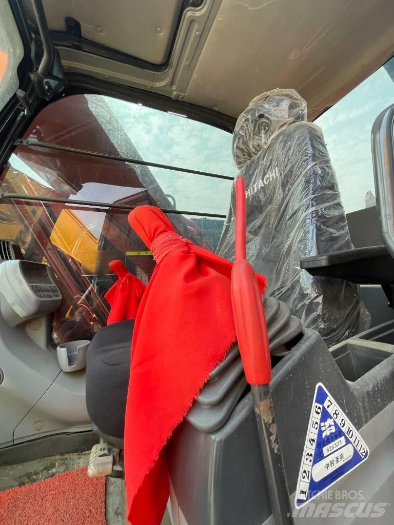 Hitachi ZX 200 Excavatoare pe șenile
