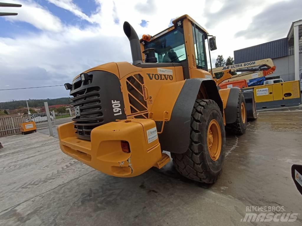 Volvo L 90 F Incarcator pe pneuri