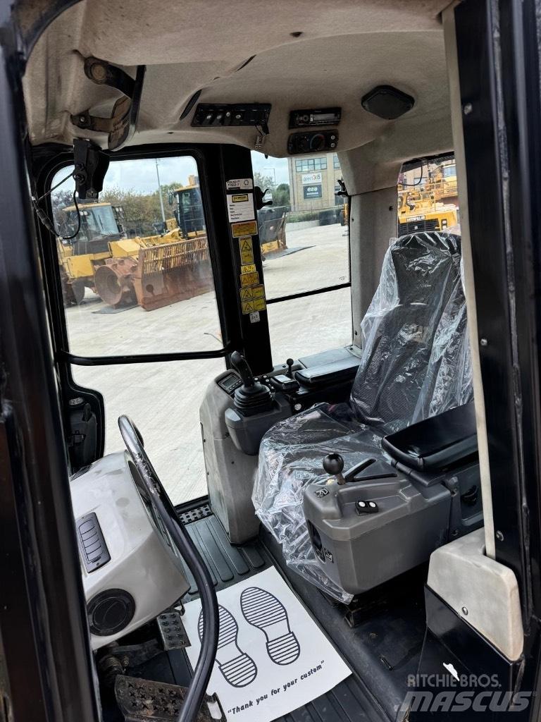 CAT 953D Încarcatoare cu excavator