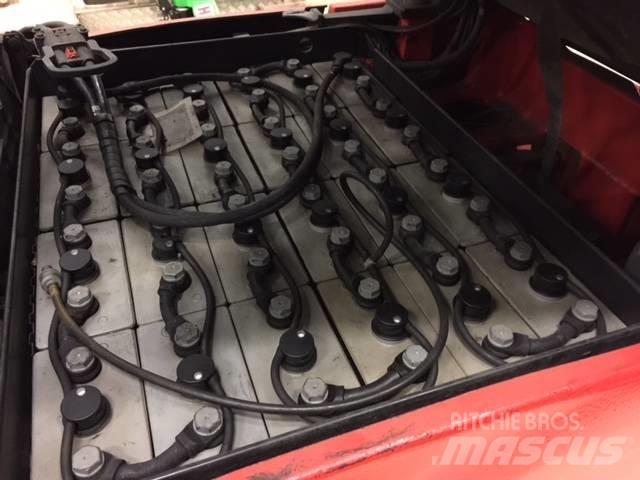 Linde E 20 PH - 02 Stivuitor electric