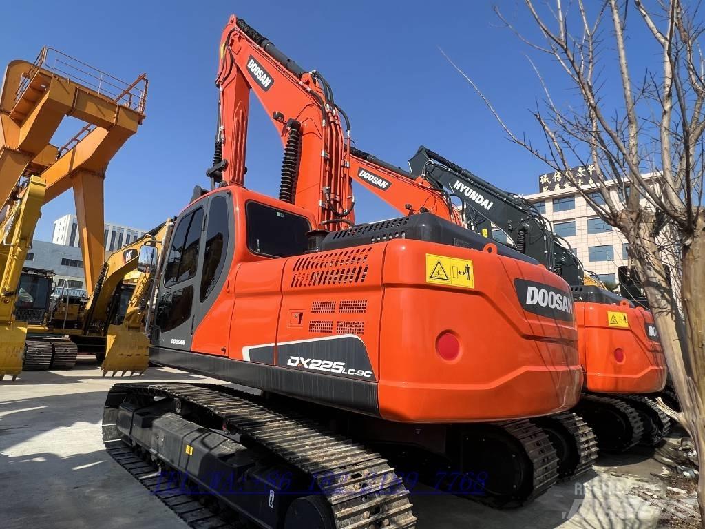 Doosan DX225 Excavatoare pe șenile
