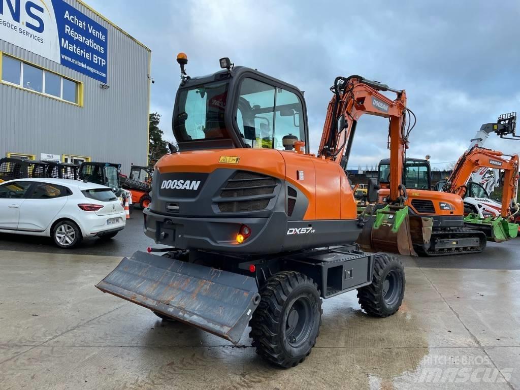 Doosan DX 57 W-5 Excavatoare cu roti