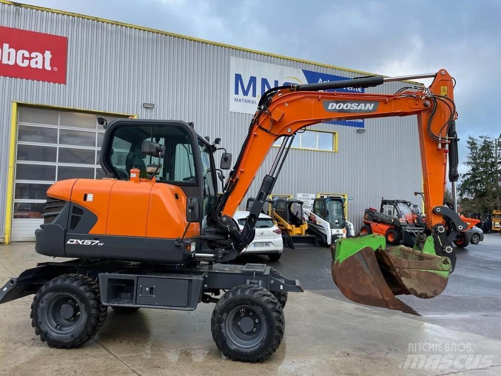 Doosan DX 57 W-5 Excavatoare cu roti