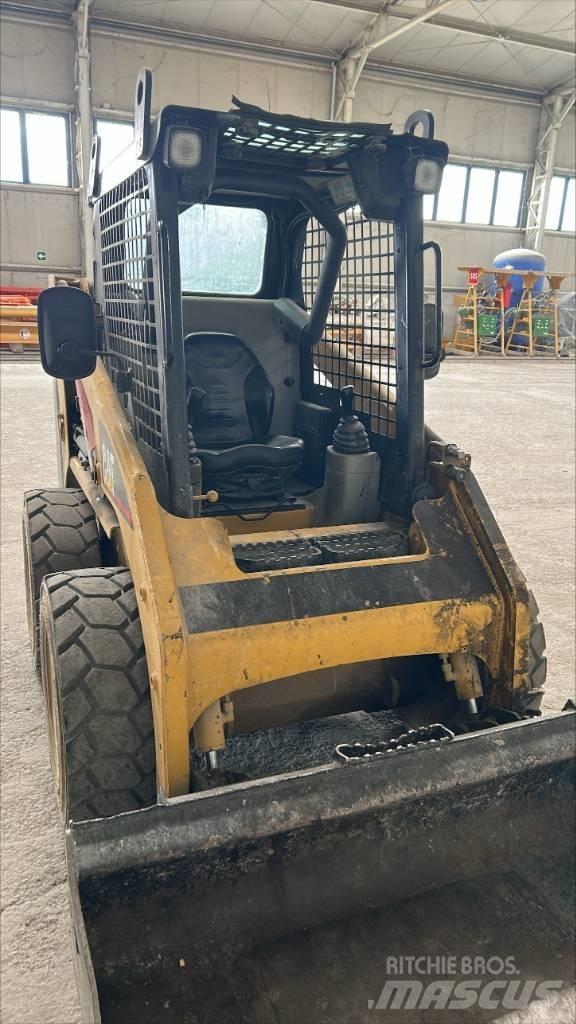 CAT 216 B Mini incarcator
