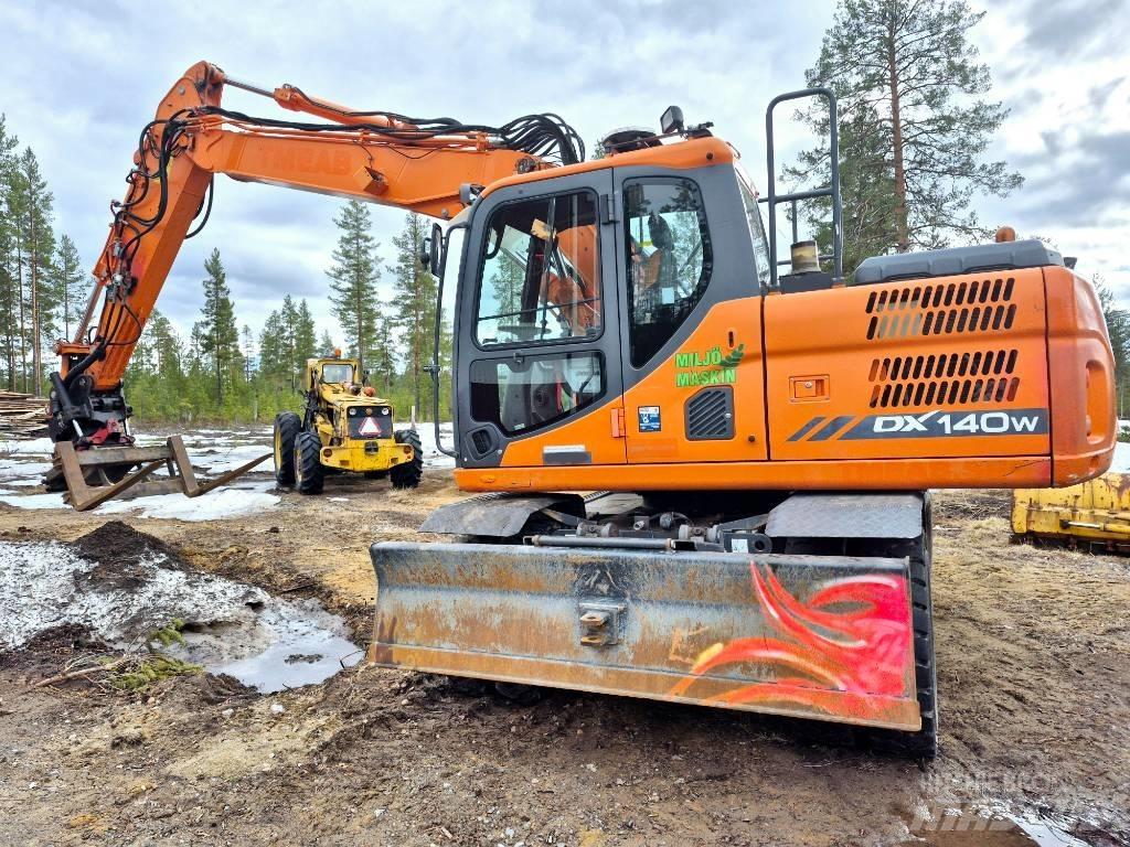 Doosan DX 140 W-3 Excavatoare cu roti