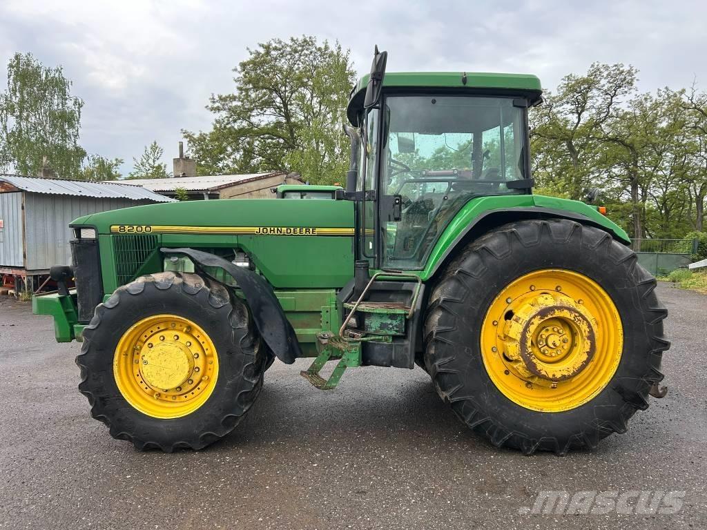 John Deere 8200 Tractoare