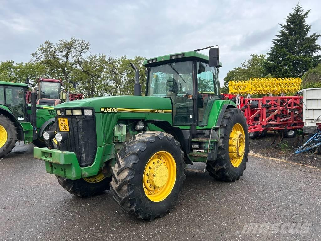 John Deere 8200 Tractoare