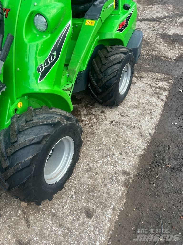 Avant 640 Incarcator pe pneuri