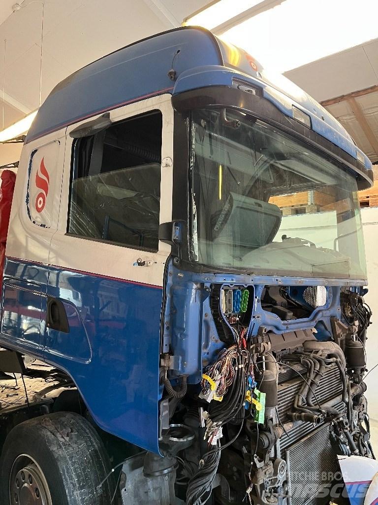 Scania CG19H Cabine si interior