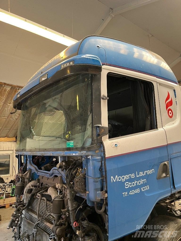 Scania CG19H Cabine si interior