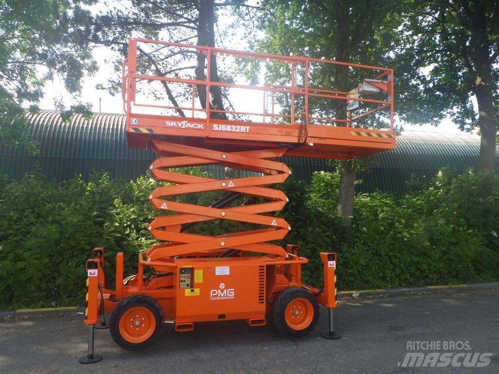 SkyJack SJ6832RT Platforme foarfeca