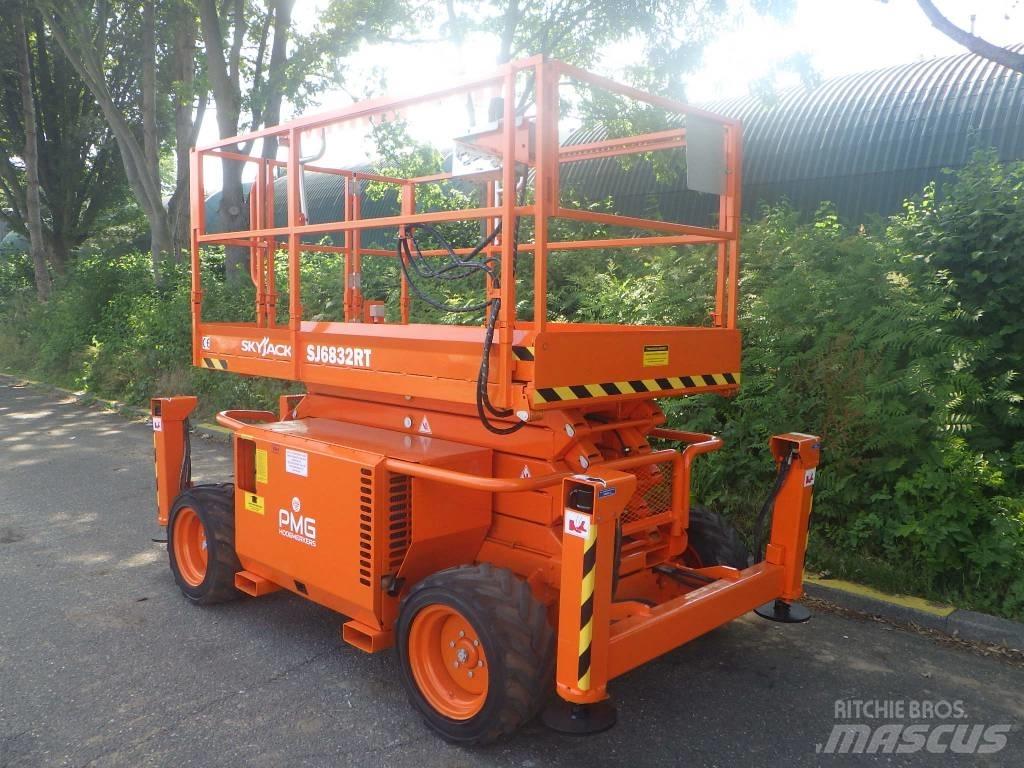 SkyJack SJ6832RT Platforme foarfeca