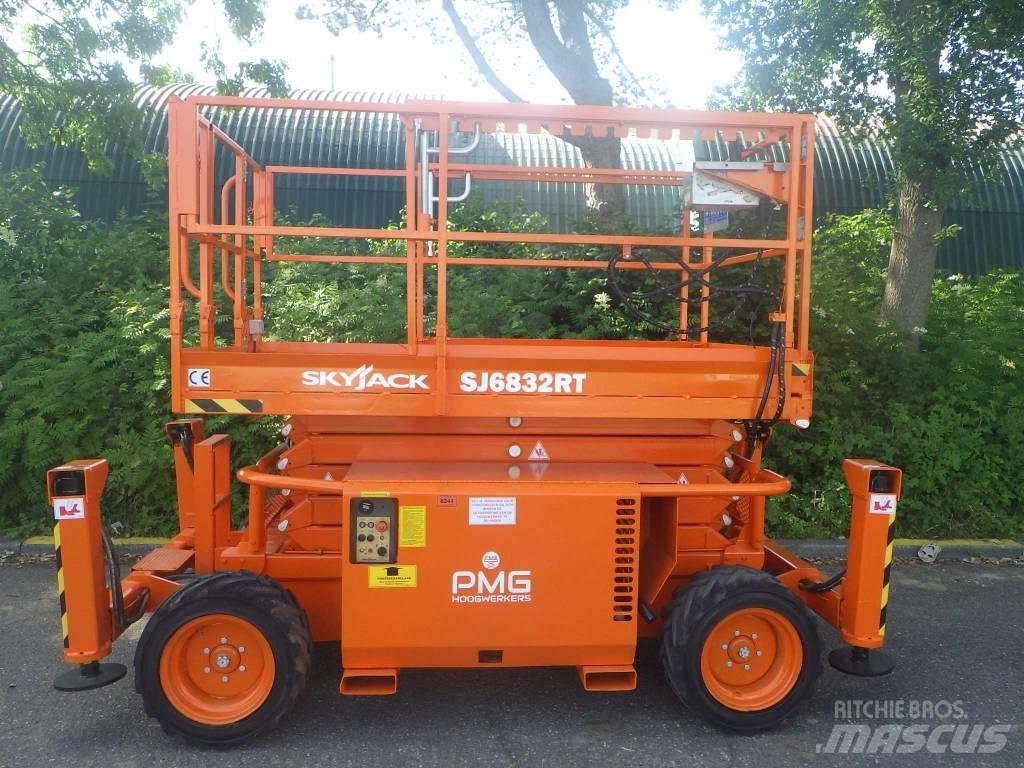 SkyJack SJ6832RT Platforme foarfeca