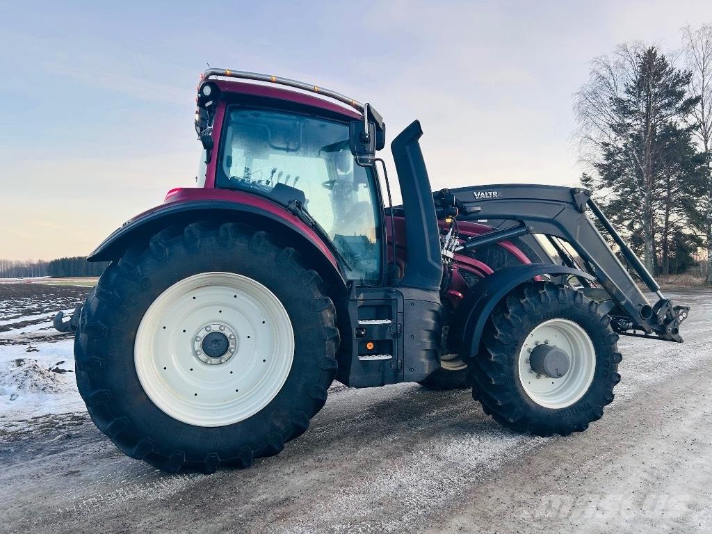 Valtra T 215 Active Tractoare