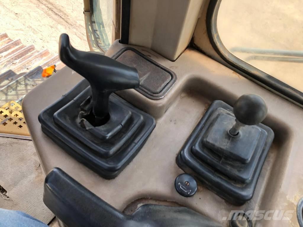 CAT D 5 M XL Buldozere pe senile