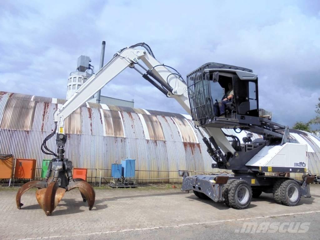 Fuchs MHL 320 Paleta de manipulare