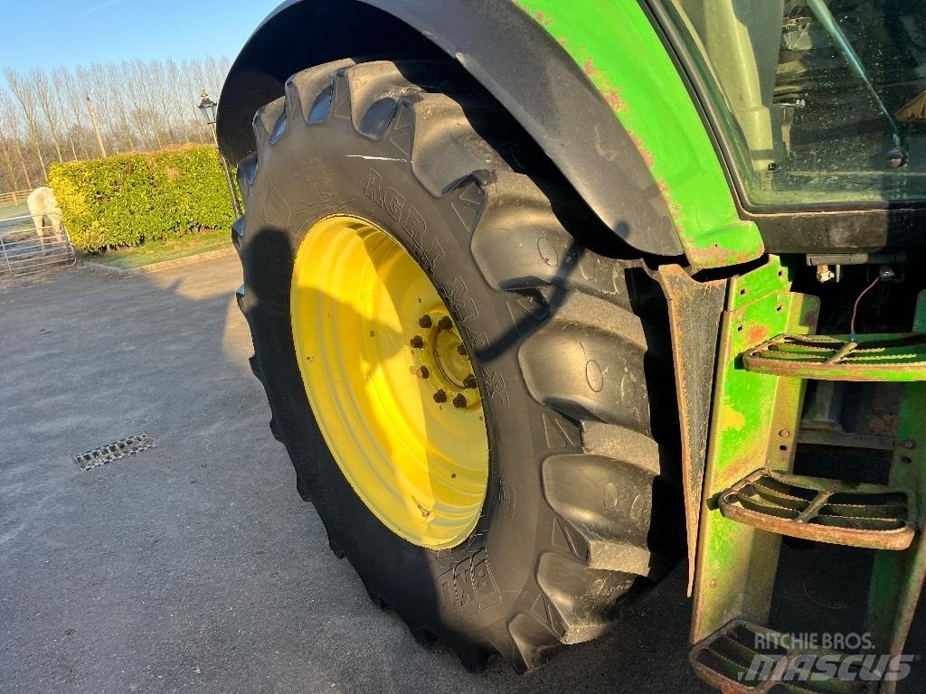 John Deere 6820 Tractoare