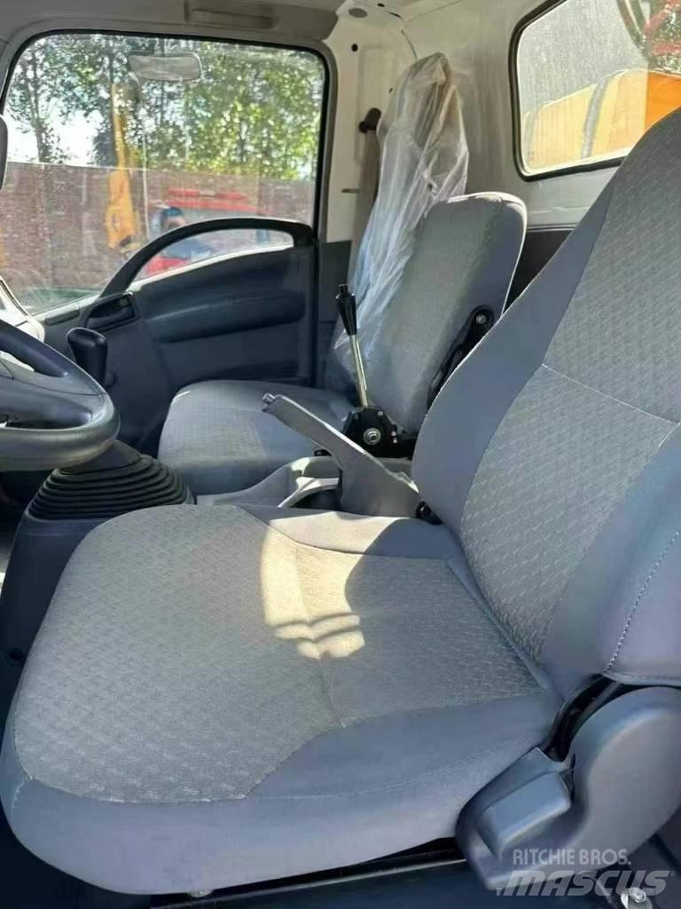 Isuzu ELF 700 Camioane cu macara