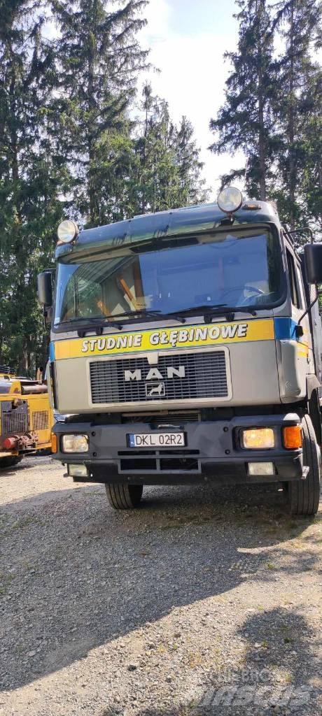 MAN 26.422 Camioane platforma/prelata
