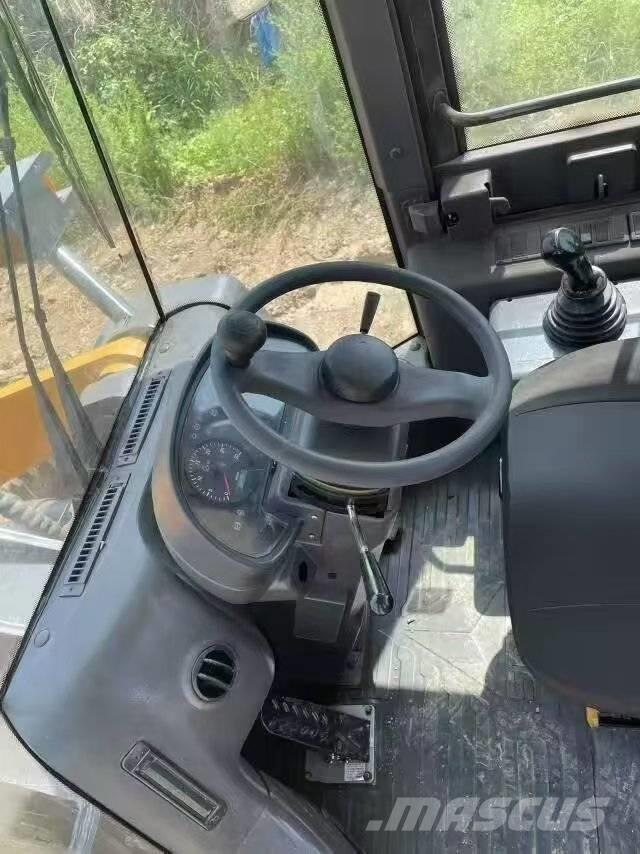 SDLG LG 956 L Incarcator pe pneuri