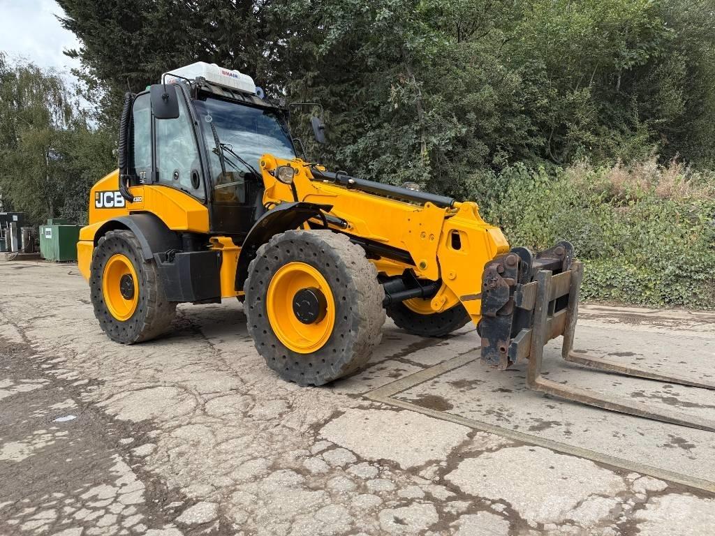 JCB TM 320 S Incarcator pe pneuri