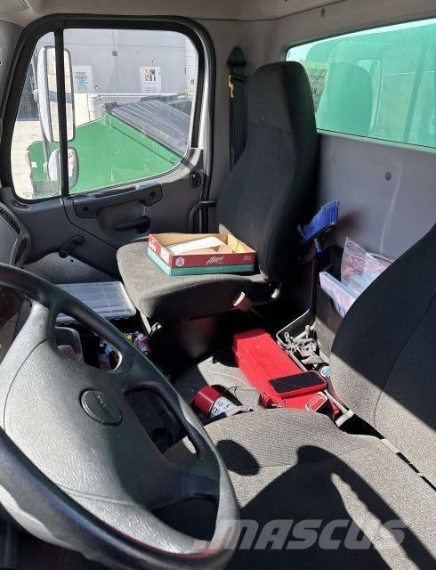 Freightliner M2 Camioane transport bauturi