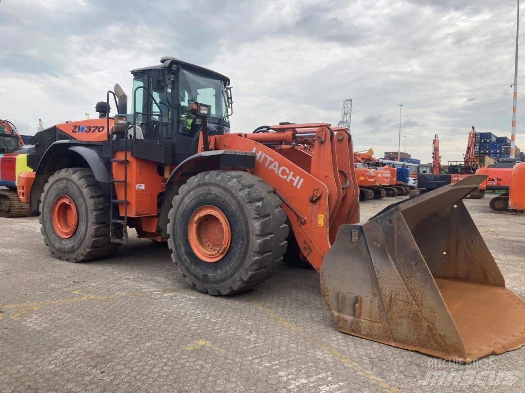 Hitachi ZW370-5B Incarcator pe pneuri