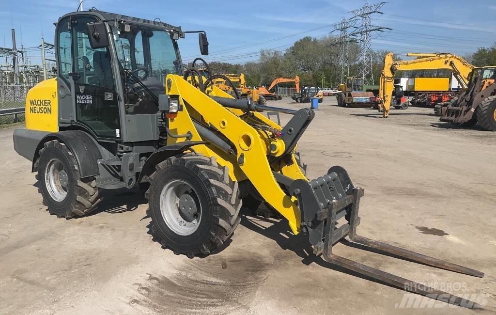Wacker Neuson WL 70 Incarcator pe pneuri