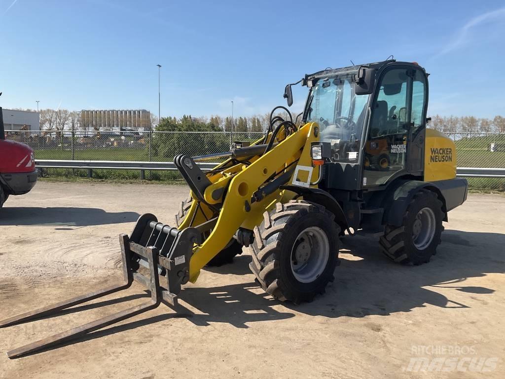 Wacker Neuson WL 70 Incarcator pe pneuri
