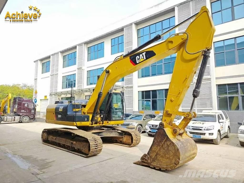 CAT 326D2L Excavatoare pe șenile
