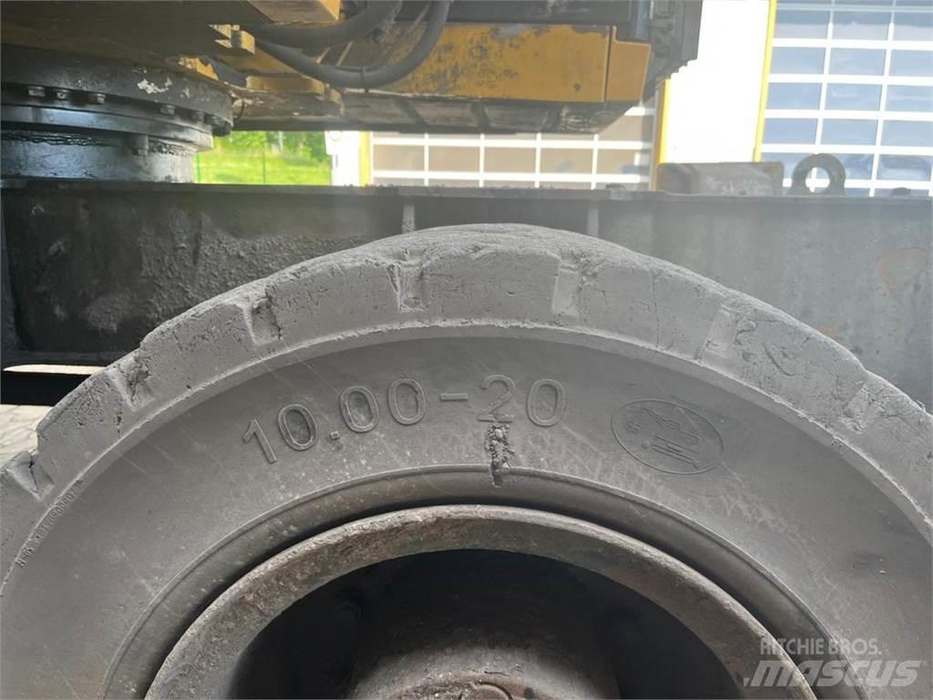 CAT MH3026 Excavatoare cu roti