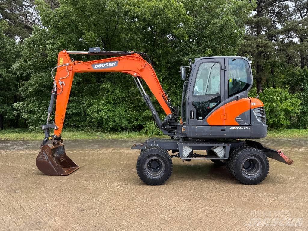 Doosan DX 57 W Excavatoare cu roti