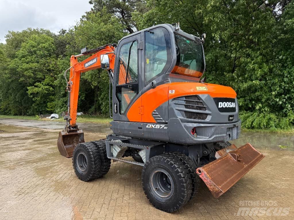 Doosan DX 57 W Excavatoare cu roti