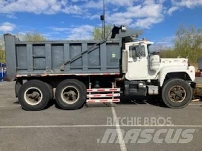 Mack RD 690 SX Autobasculanta