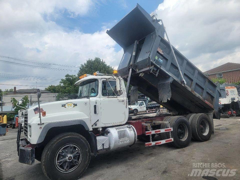 Mack RD 690 SX Autobasculanta