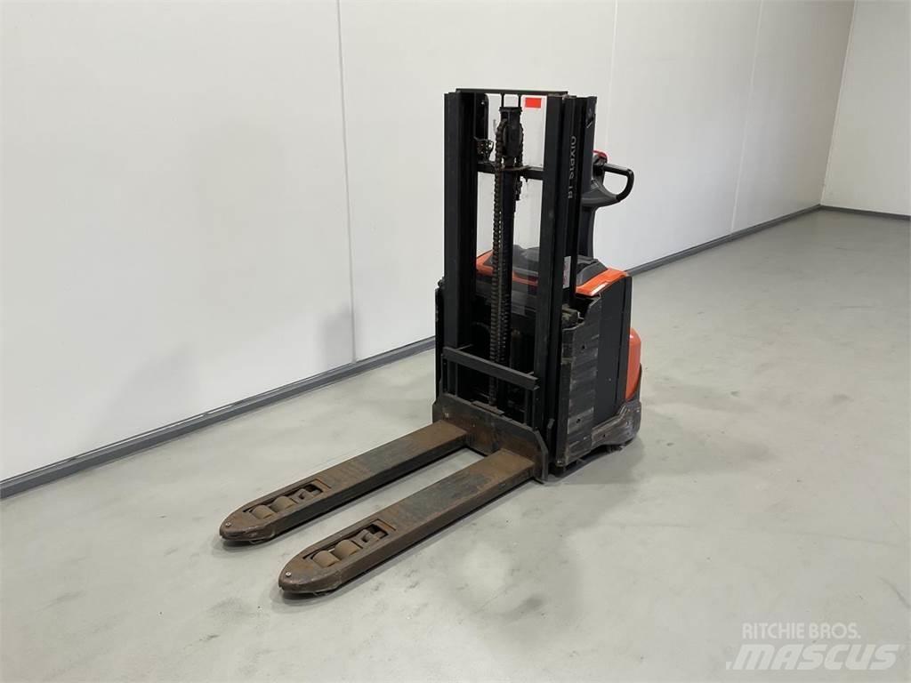 Toyota SWE200D Transpaleti autopropulsanti