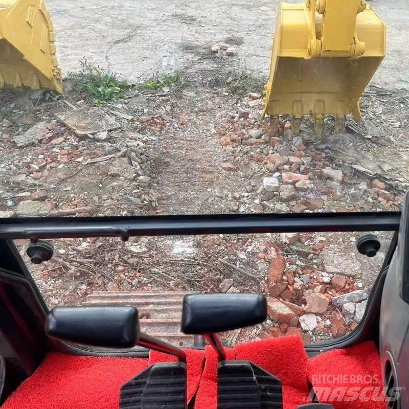 Komatsu PC 138 Excavatoare pe șenile
