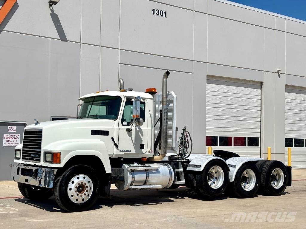 Mack CHU 613 Autotractoare